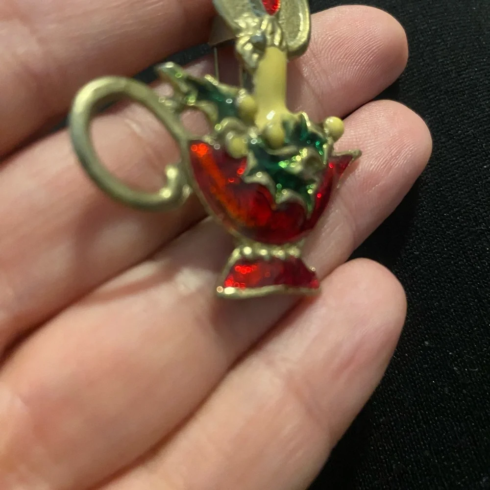 Festive Candle Brooch with Holly Design vintage - Picture 5 of 9